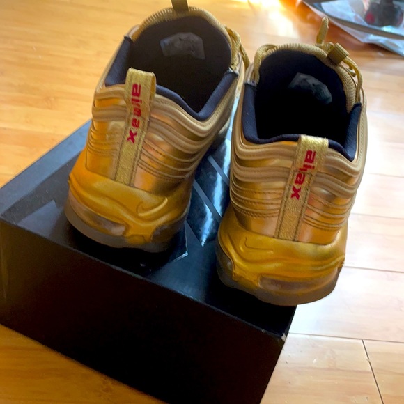 Air max 97 all gold size 11 - Picture 3 of 3